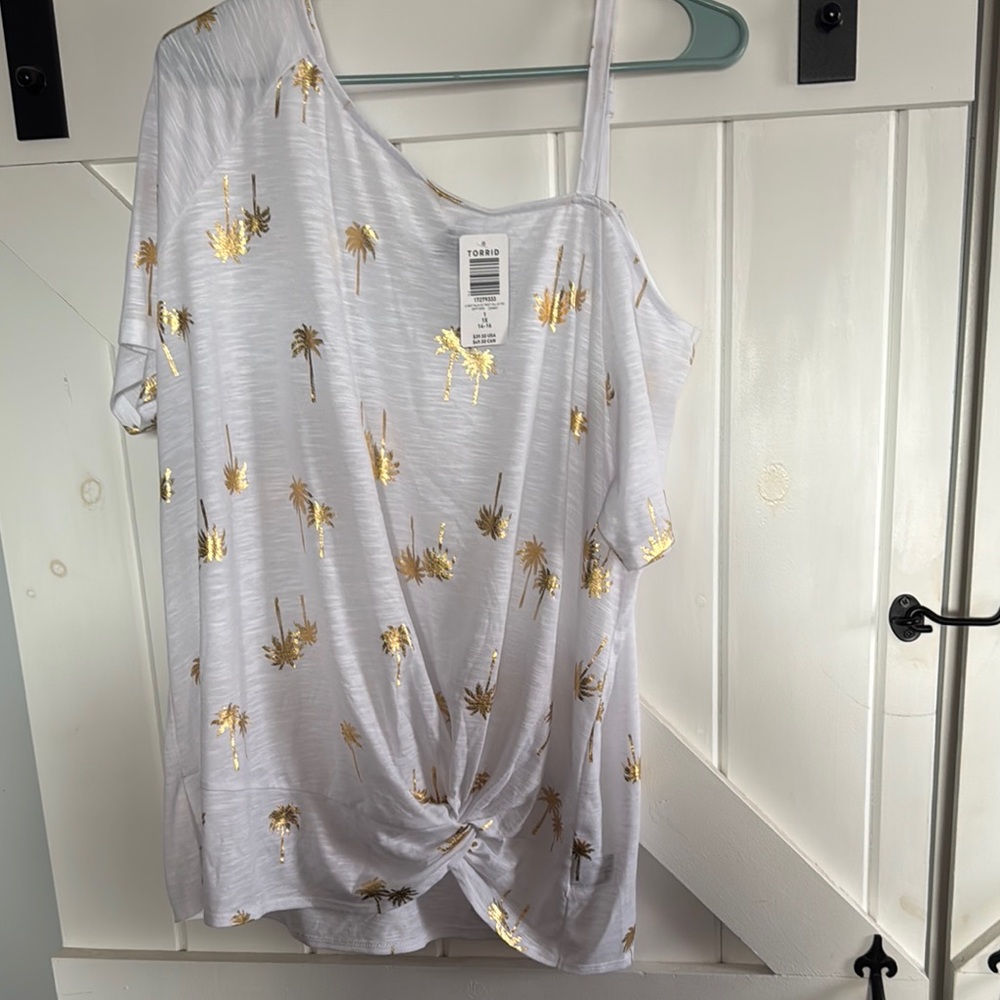 Torrid White and Gold Asymmetrical V-Neck Top Size 1X